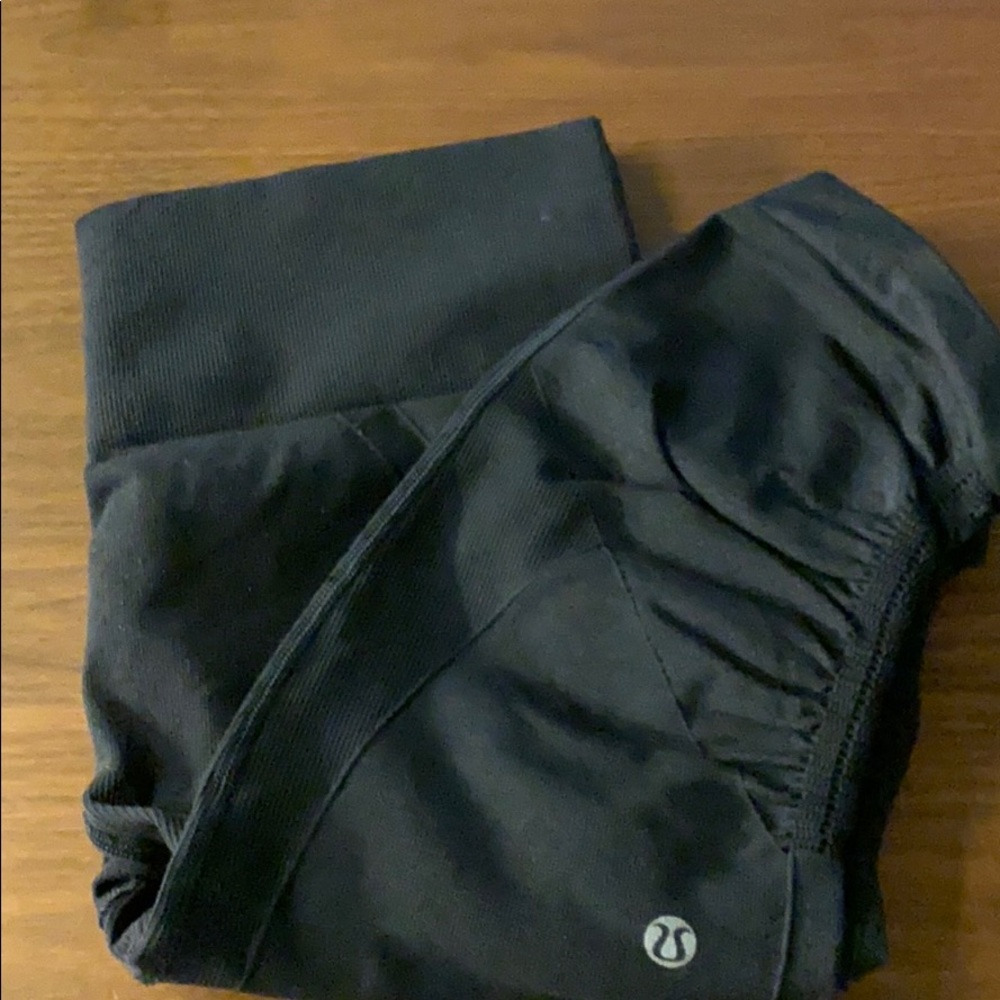 Lululemon seamless hi rise.  Size 8